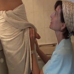 Madre francesa seduce a su joven hijo haciéndole una mamada