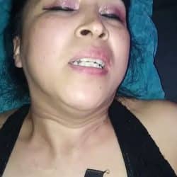 Puta latina madurita grita que quiere más verga mientras se masturba