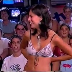 Mujeres desnudas en directo en un programa de televisión