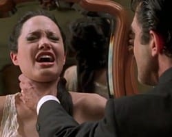 Angelina Jolie follando con Antonio Banderas en la película Pecado Original