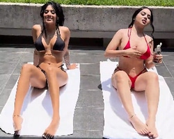 Dos amigas latinas se masturban juntas al aire libre con sus consoladores